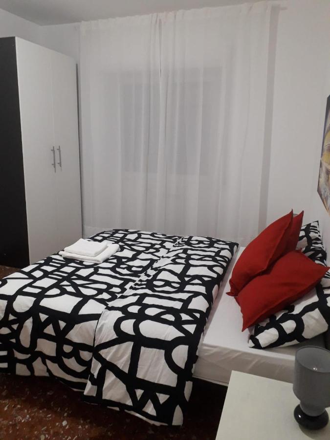 Centro Monti Tiburtini B&B Roma Bagian luar foto